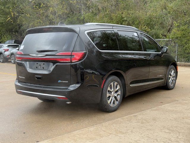 2025 Chrysler Pacifica Hybrid Pinnacle