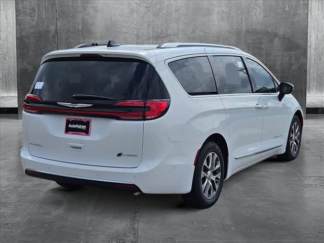2025 Chrysler Pacifica Hybrid Pinnacle