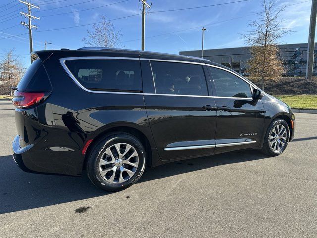 2025 Chrysler Pacifica Hybrid Pinnacle