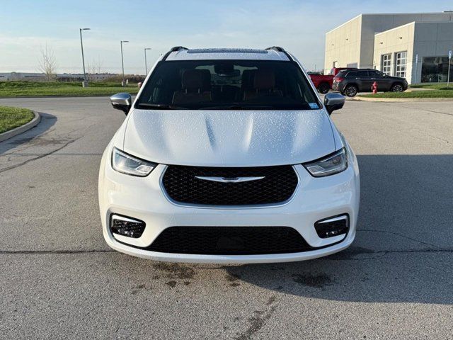 2025 Chrysler Pacifica Hybrid Pinnacle