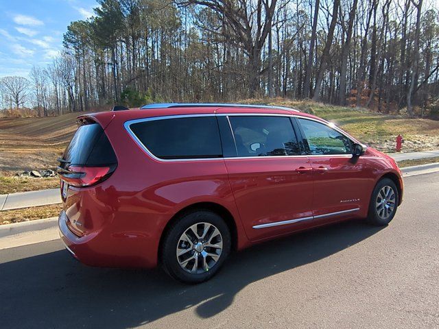 2025 Chrysler Pacifica Hybrid Pinnacle