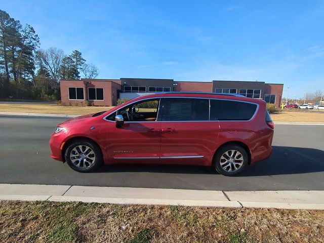 2025 Chrysler Pacifica Hybrid Pinnacle