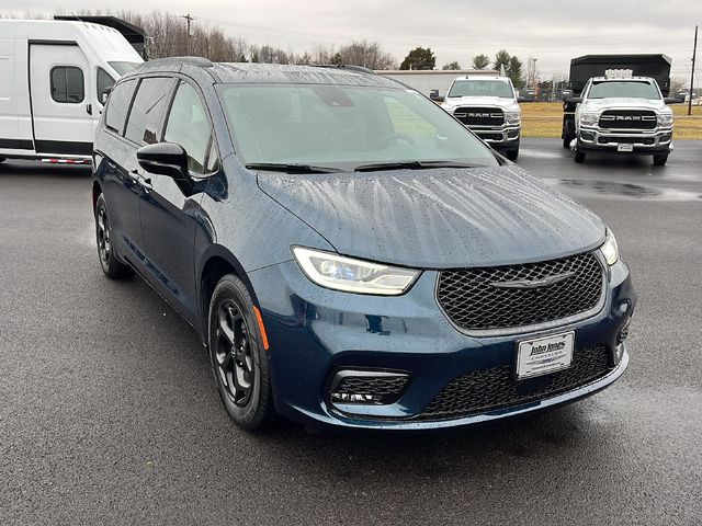 2025 Chrysler Pacifica Hybrid Premium S Appearance Pkg