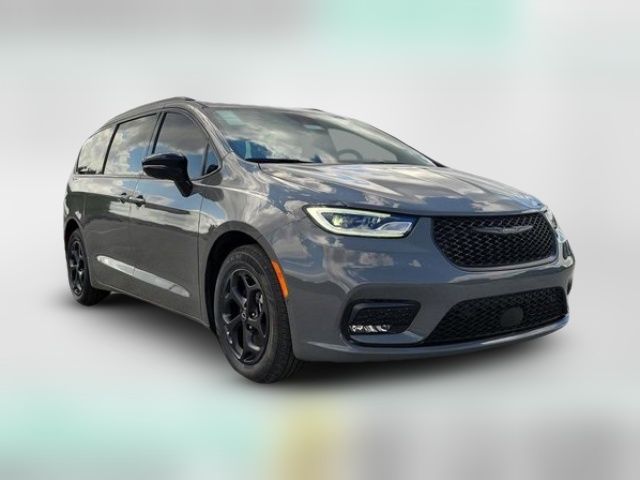 2025 Chrysler Pacifica Hybrid Premium S Appearance Pkg