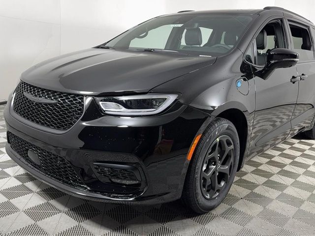 2025 Chrysler Pacifica Hybrid Premium S Appearance Pkg