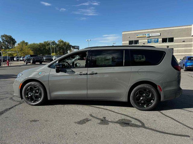 2025 Chrysler Pacifica Hybrid Premium S Appearance Pkg