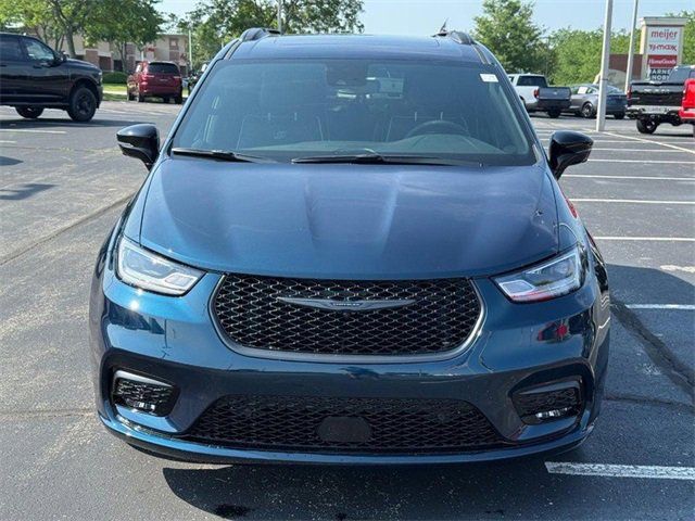 2025 Chrysler Pacifica Hybrid Premium S Appearance Pkg