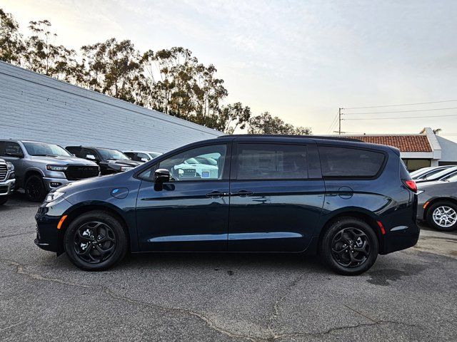 2025 Chrysler Pacifica Hybrid Premium S Appearance Pkg