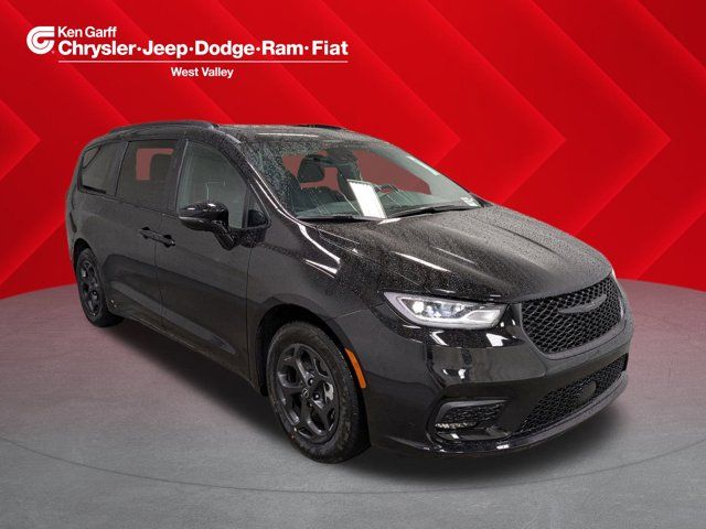 2025 Chrysler Pacifica Hybrid Premium S Appearance Pkg