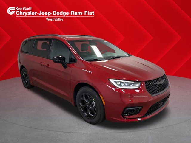 2025 Chrysler Pacifica Hybrid Premium S Appearance Pkg