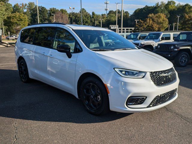 2025 Chrysler Pacifica Hybrid Premium S Appearance Pkg