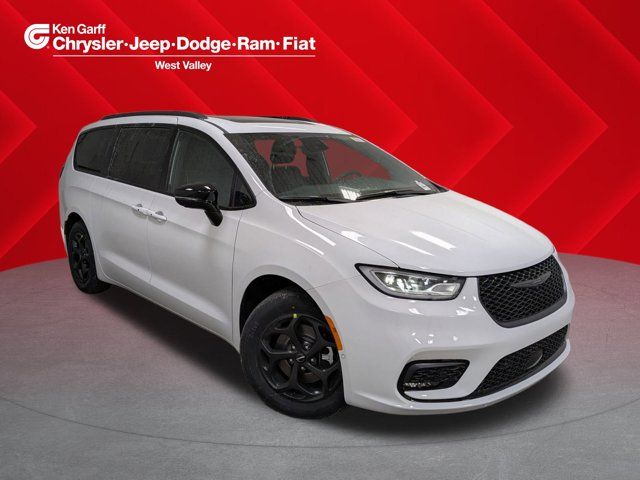 2025 Chrysler Pacifica Hybrid Premium S Appearance Pkg