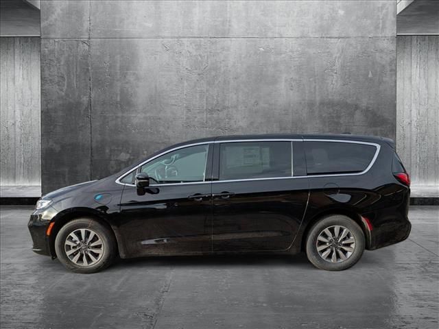 2025 Chrysler Pacifica Hybrid Select