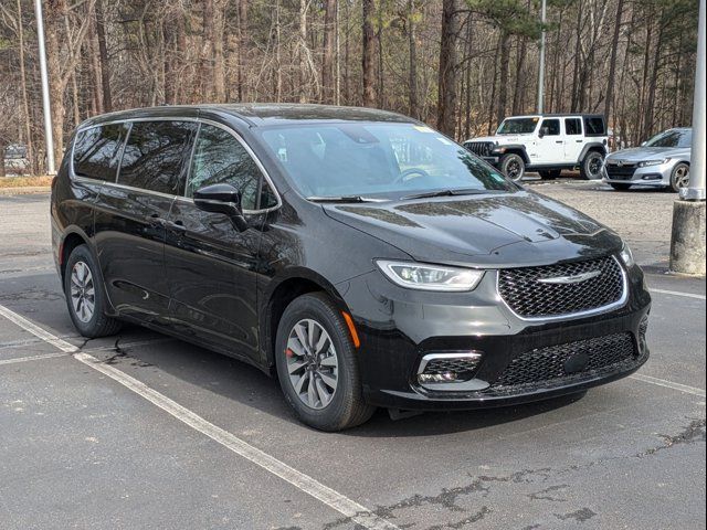 2025 Chrysler Pacifica Hybrid Select