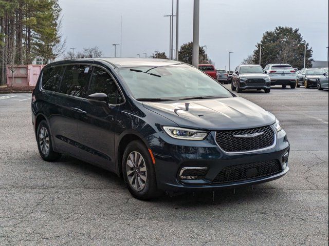 2025 Chrysler Pacifica Hybrid Select