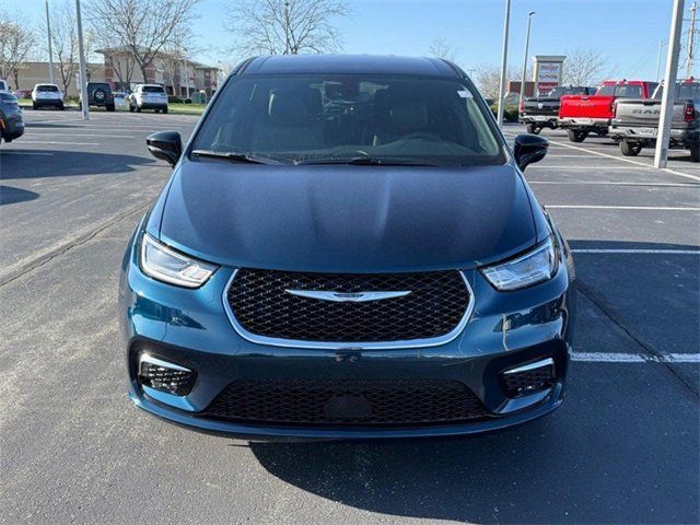 2025 Chrysler Pacifica Hybrid Select