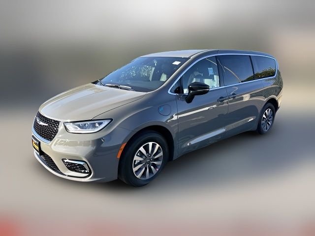 2025 Chrysler Pacifica Hybrid Select