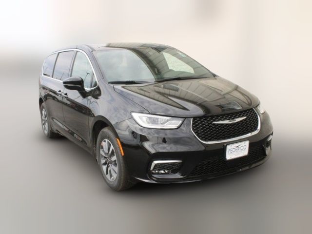 2025 Chrysler Pacifica Hybrid Select