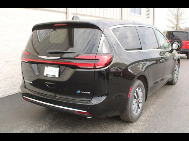 2025 Chrysler Pacifica Hybrid Select