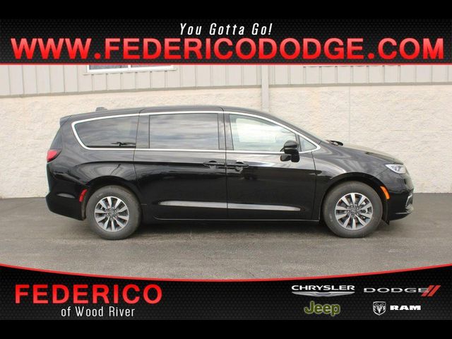 2025 Chrysler Pacifica Hybrid Select