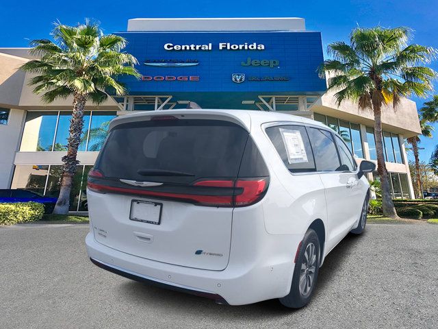2025 Chrysler Pacifica Hybrid Select