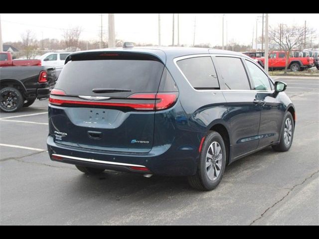 2025 Chrysler Pacifica Hybrid Select