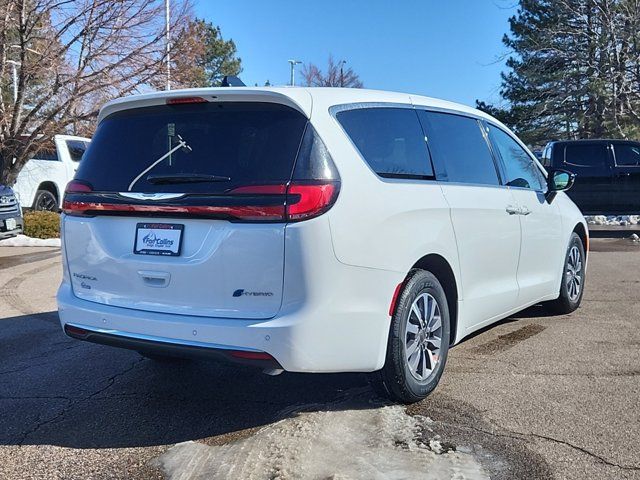 2025 Chrysler Pacifica Hybrid Select