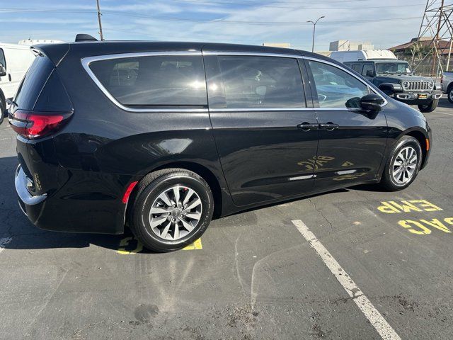 2025 Chrysler Pacifica Hybrid Select