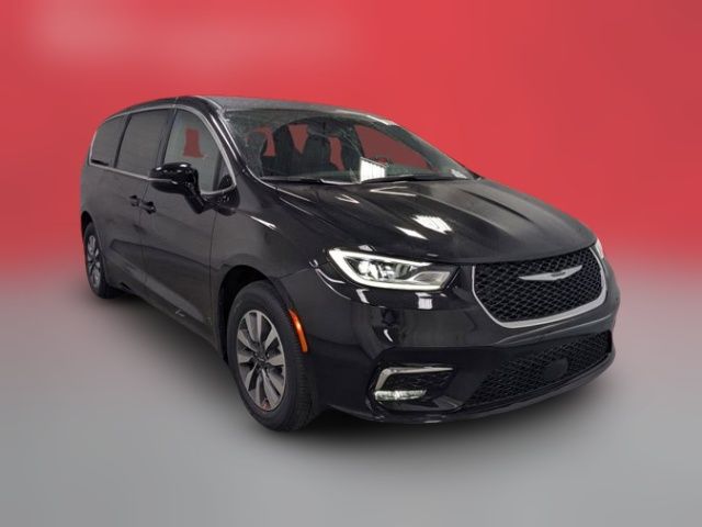 2025 Chrysler Pacifica Hybrid Select