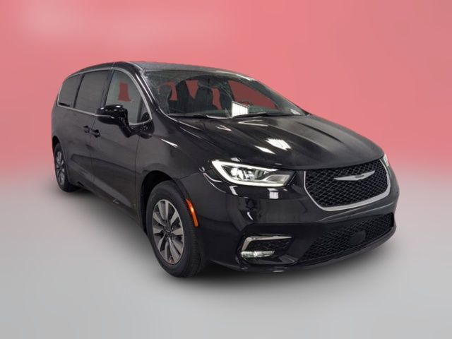 2025 Chrysler Pacifica Hybrid Select