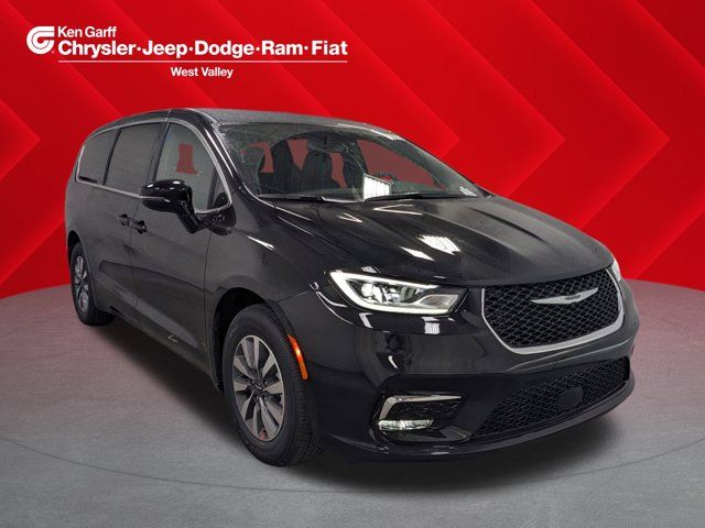 2025 Chrysler Pacifica Hybrid Select
