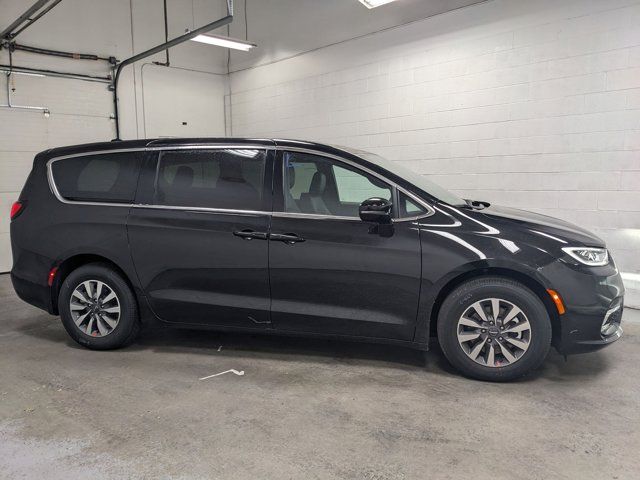 2025 Chrysler Pacifica Hybrid Select