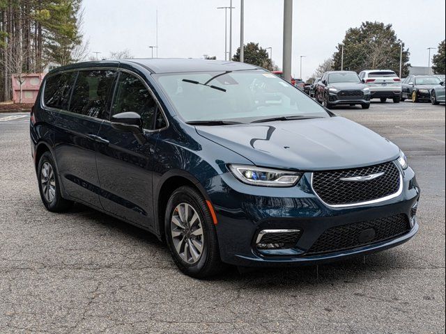 2025 Chrysler Pacifica Hybrid Select