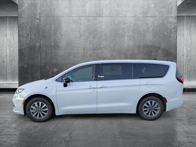 2025 Chrysler Pacifica Hybrid Select