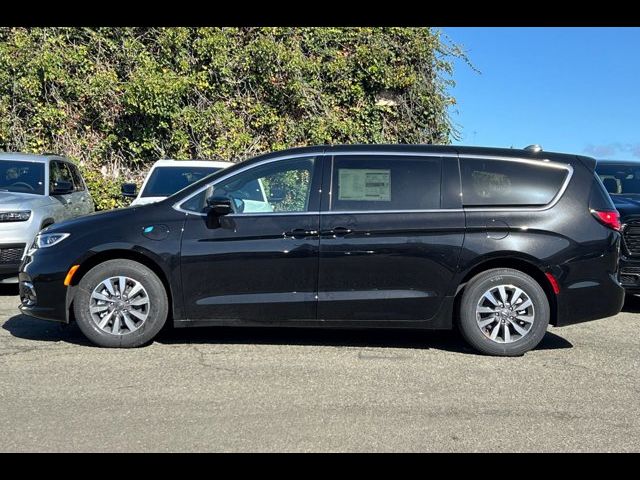 2025 Chrysler Pacifica Hybrid Select