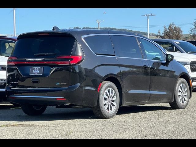 2025 Chrysler Pacifica Hybrid Select