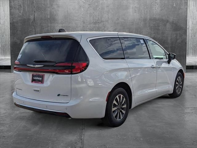 2025 Chrysler Pacifica Hybrid Select