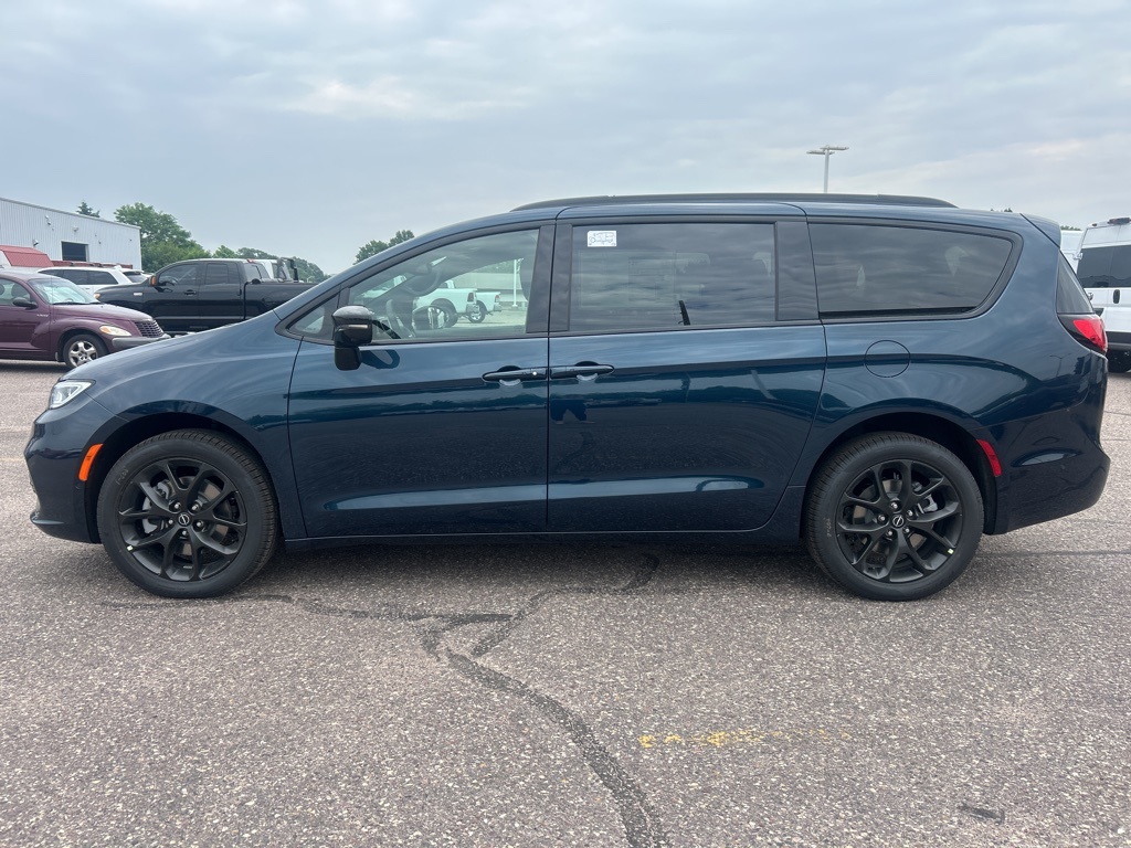 New 2025 Chrysler Pacifica Limited For Sale in Sauk City, WI | Capital ...