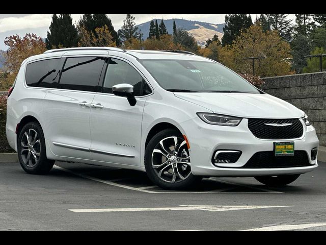 2025 Chrysler Pacifica Pinnacle