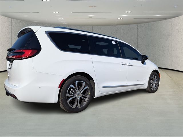 2025 Chrysler Pacifica Pinnacle