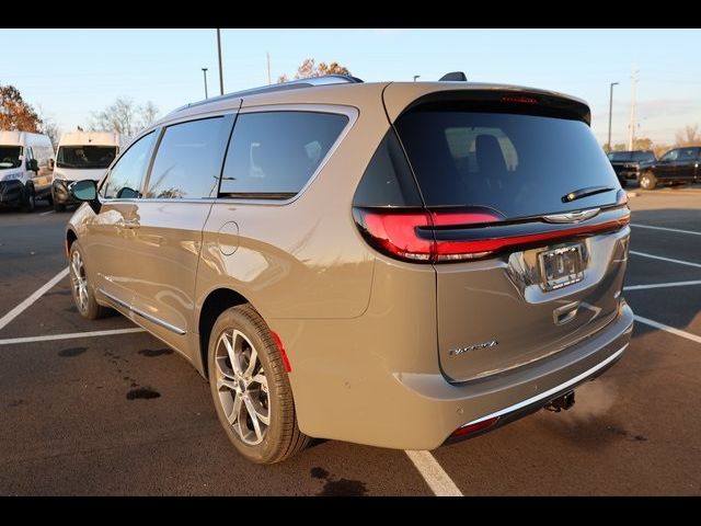 2025 Chrysler Pacifica Pinnacle