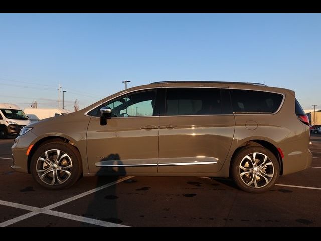 2025 Chrysler Pacifica Pinnacle