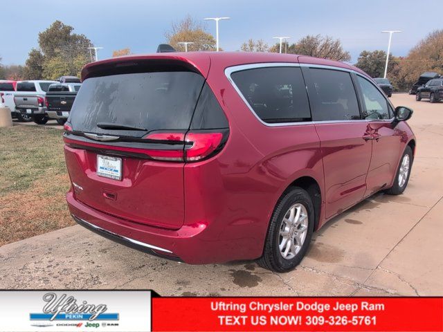 2025 Chrysler Pacifica Select