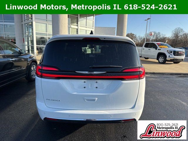 2025 Chrysler Pacifica Select