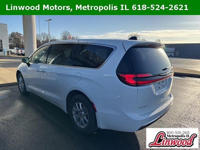 2025 Chrysler Pacifica Select