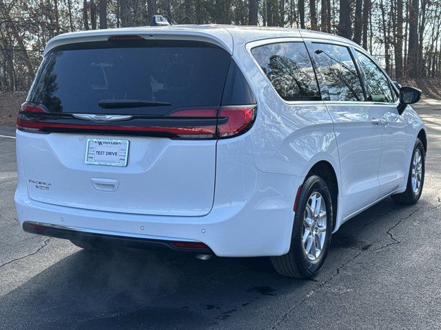 2025 Chrysler Pacifica Select