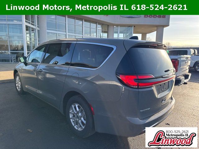 2025 Chrysler Pacifica Select