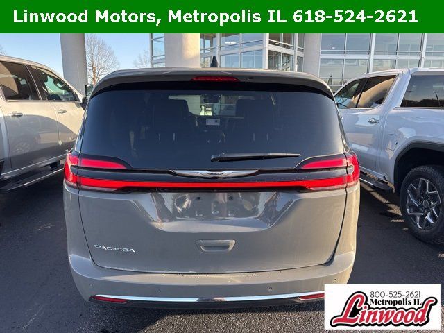 2025 Chrysler Pacifica Select