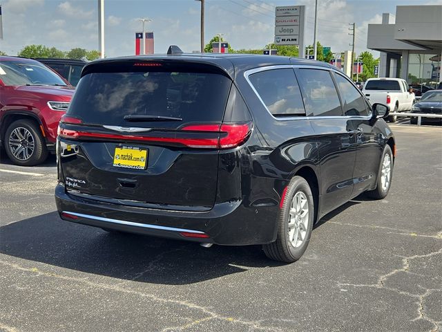 2025 Chrysler Pacifica Select