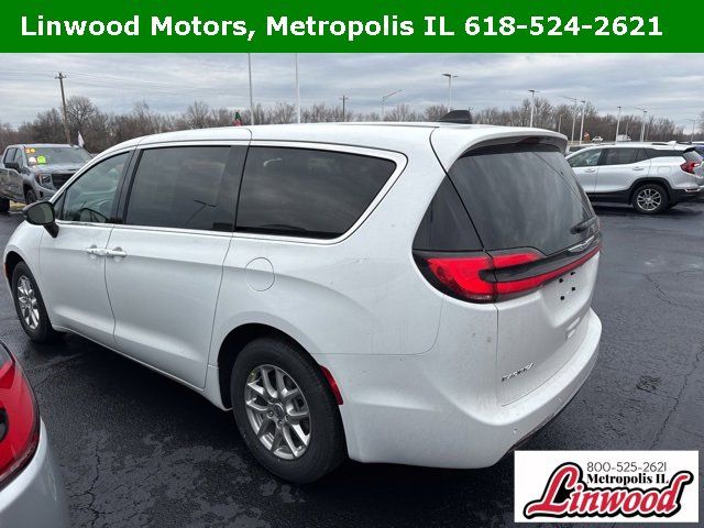 2025 Chrysler Pacifica Select